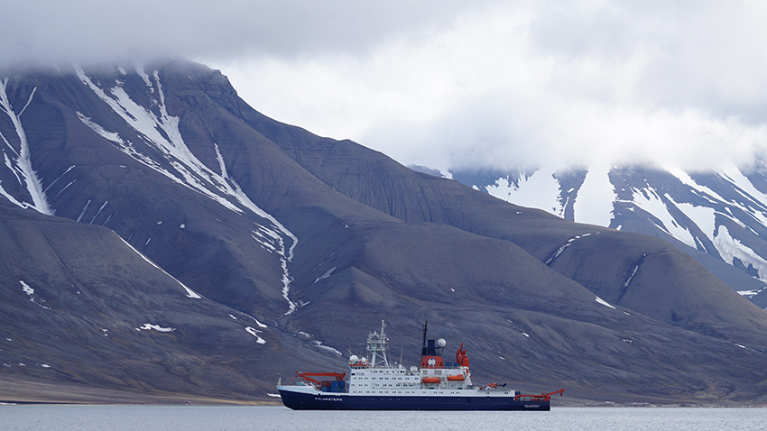 Polarstern in Longyearbyen(c)kheymach